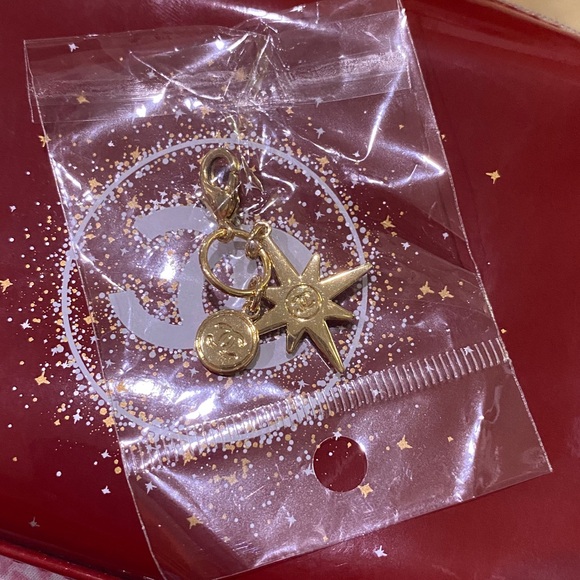 Chanel Gold Star Keychain Charm-Authentic - Picture 3 of 3